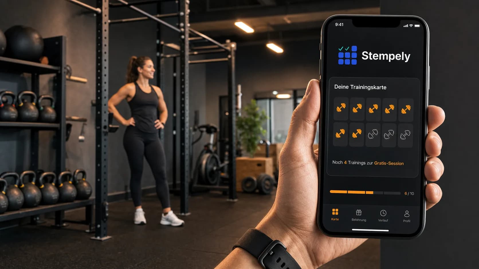 Trainster met de Stempely-app bij de studioreceptie, digitale stempelkaart voor sportschool