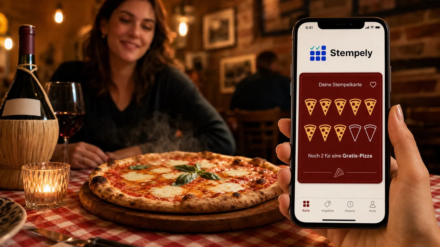 Pizzabakker met de Stempely-app bij de pizzaoven, digitale stempelkaart voor pizzeria
